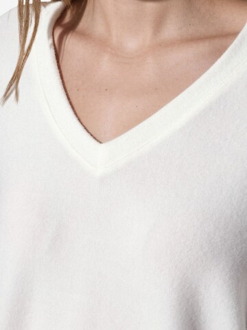 Pullover di Busem in bianco