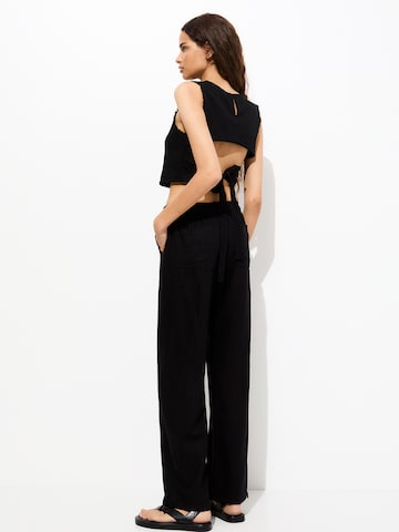 Loosefit Pantaloni di Pull&Bear in nero