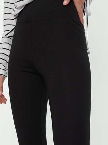 Skinny Leggings di Trendyol in nero