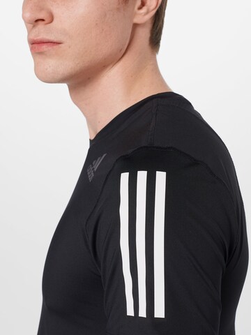 Skinny T-Shirt fonctionnel ADIDAS SPORTSWEAR en noir