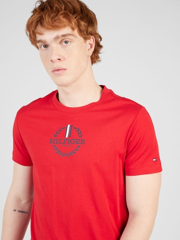TOMMY HILFIGER T-shirt i röd