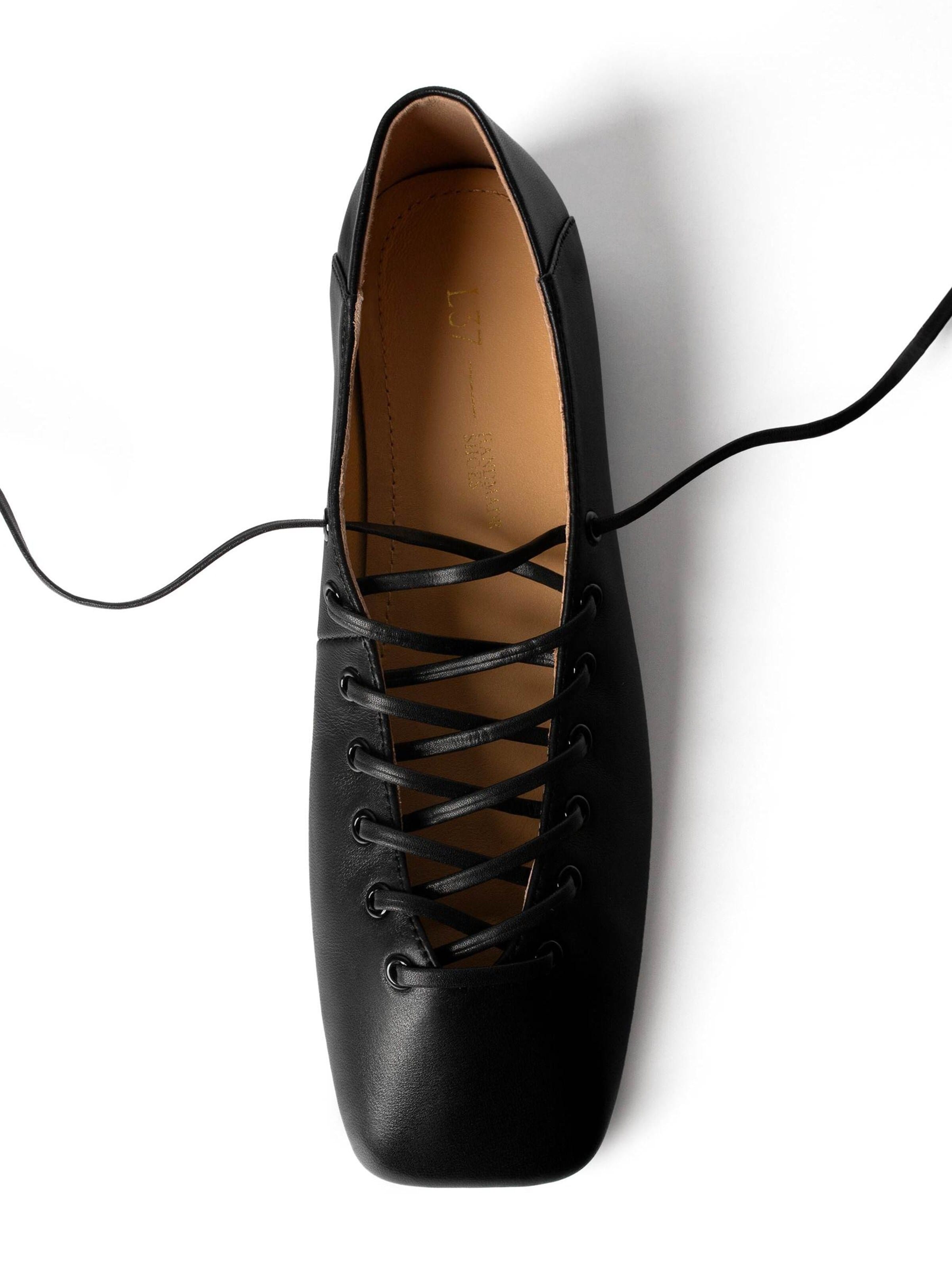 Ballerines à lanières 'IN THE SHAPE OF YOU' L37 HANDMADE SHOES en noir