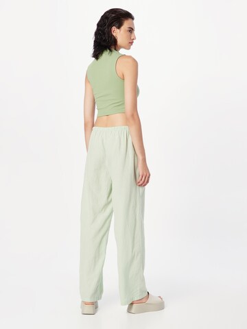 Wide leg Pantaloni 'Dina' de la Gina Tricot pe verde