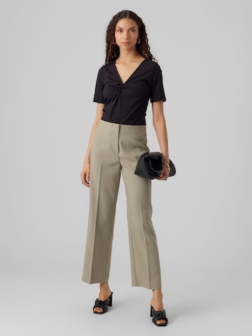 VERO MODA Loose fit Pleated Pants 'Sandy' in Green