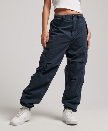Superdry Loose fit Cargo Pants in Blue: front