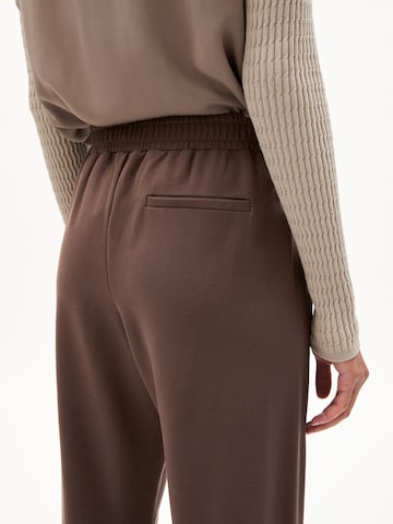 Regular Pantalon ' MAGDAALENA ' ARMEDANGELS en marron