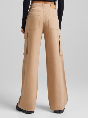 Bershka Loose fit Cargo trousers in Beige