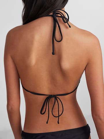PIECES Triangel Bikinitop 'BAOMI' in Zwart