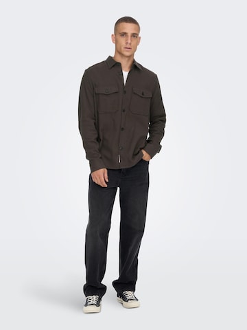 Coupe regular Chemise 'MILO' Only & Sons en marron