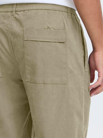 !Solid Regular Chino ' SDLIAM PLEAT ELAST. ' in Beige