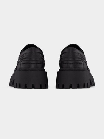 BUFFALO Mokasíny – černá