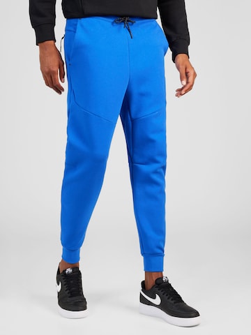 Tapered Pantaloni di Nike Sportswear in blu: frontale