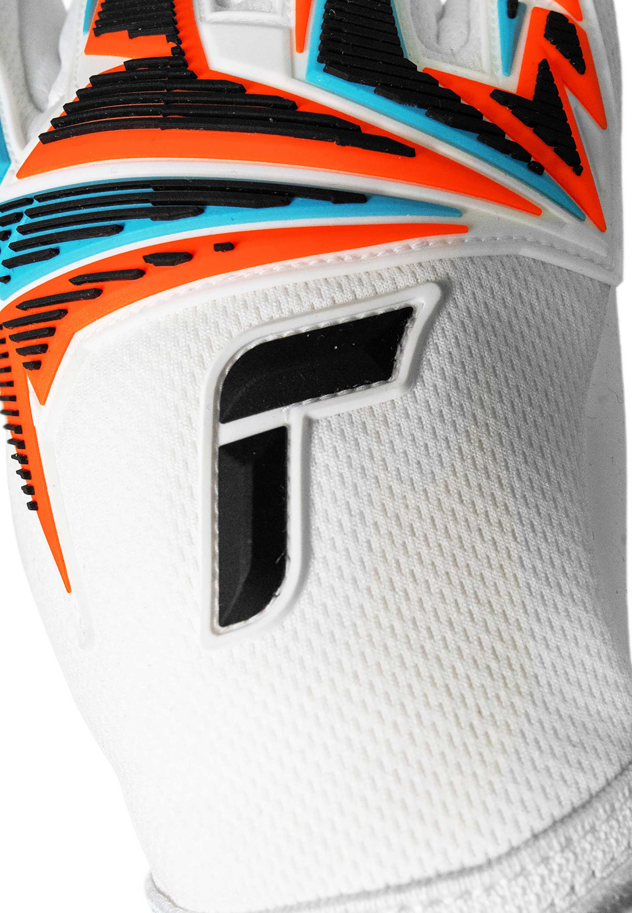 REUSCH Sports gloves 'Attrakt Freegel Advance' in White