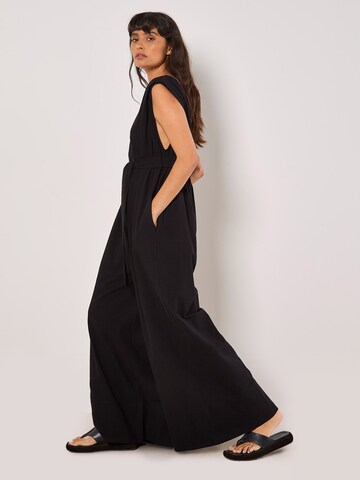Apricot Jumpsuit in Black