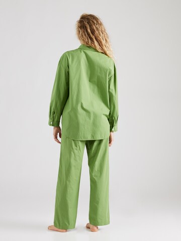 Pijama 'Aura' de la BeckSöndergaard pe verde