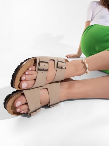 Saboți 'TRACY' de la Bayton pe bej