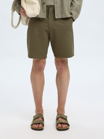 SELECTED HOMME Regular Chino trousers 'SLHKarl' in Green: front