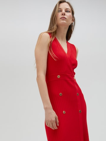Abito di Lola Casademunt in rosso
