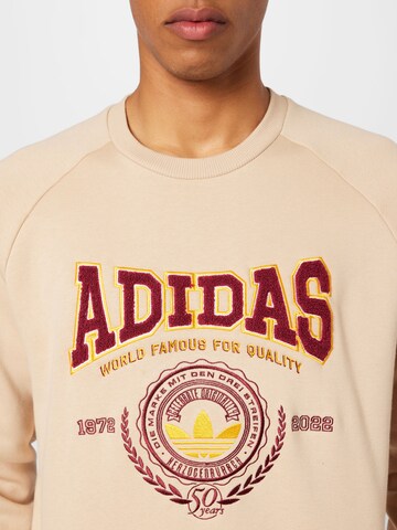 ADIDAS ORIGINALS Sweatshirt 'Varsity' i beige