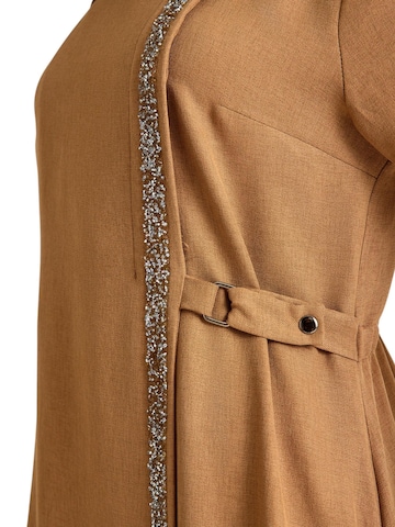 Robe 'Leila-Ferace' fashionshowcase en beige