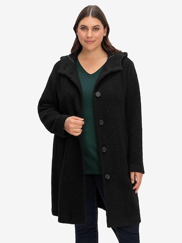 SHEEGO Välikausitakki värissä musta: etupuoli