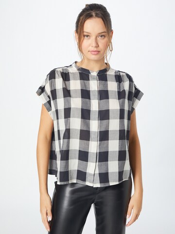 GAP - Blusa en negro: frente