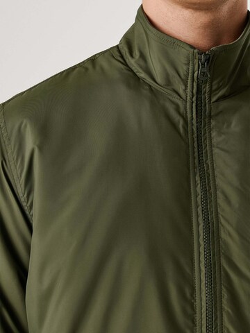 Pepe Jeans Between-Season Jacket 'Saunders' in Green