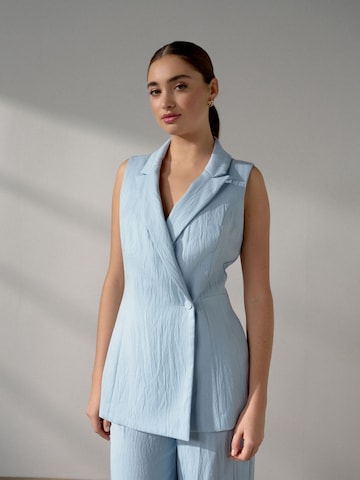 Next Weste in Blau: Vorderseite