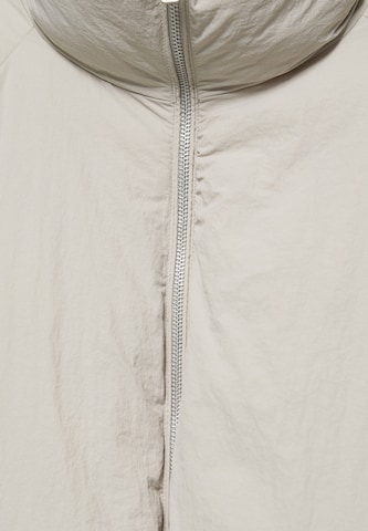 Giacca di mezza stagione di Pull&Bear in bianco