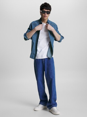 Tommy Jeans جينز مضبوط قميص بلون أزرق