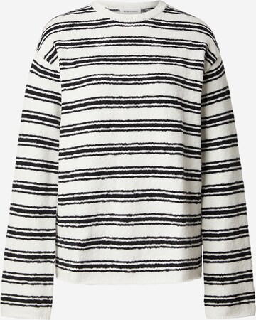 melns About You x Laura Wontorra T-Krekls: no priekšpuses