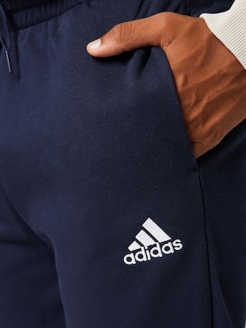 ADIDAS SPORTSWEAR Дънки Tapered Leg Спортен панталон 'Essentials' в синьо