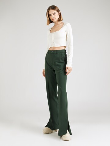 florence by mills exclusive for ABOUT YOU Flared Παντελόνι με τσάκιση 'Tela' σε πράσινο