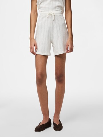 PIECES - regular Pantalón en blanco: frente