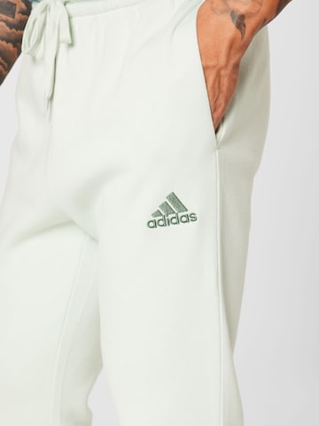 ADIDAS SPORTSWEAR Zúžený strih Športové nohavice 'Essentials' - Zelená