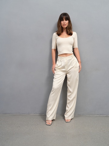 A LOT LESS Wide Leg Plissert bukse 'Florentina' i beige