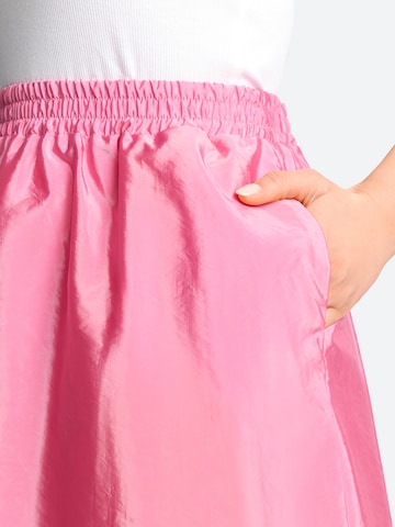 Rich & Royal Skirt in Pink