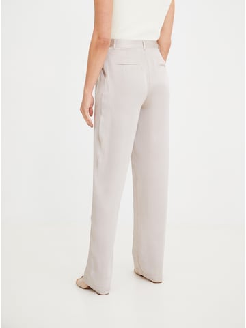 Loosefit Pantalon 'Ashley' ABOUT YOU x Iconic by Tatiana Kucharova en beige