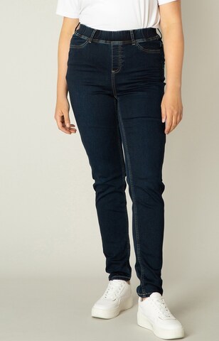 BASE LEVEL CURVY Slimfit Jeanshose 'Tessa' in Blau: predná strana