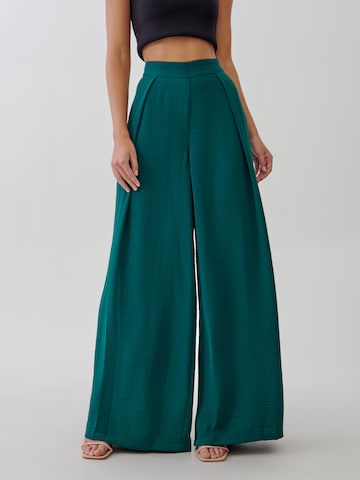 Wide leg Pantaloni di Tussah in verde: frontale