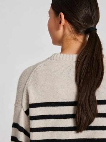 Gai+Lisva Oversized neulepaita 'Barbera' värissä beige