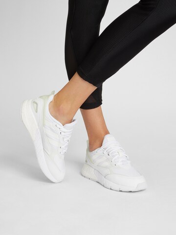 Chaussure de course ADIDAS ORIGINALS en blanc : devant