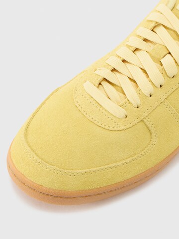Sneaker low 'Field' de la Nike Sportswear pe galben