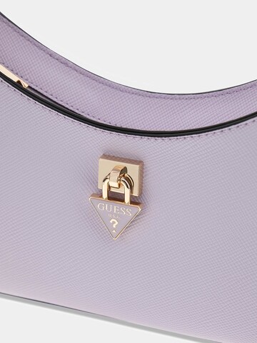 GUESS Schultertasche 'Patsie' in Lila