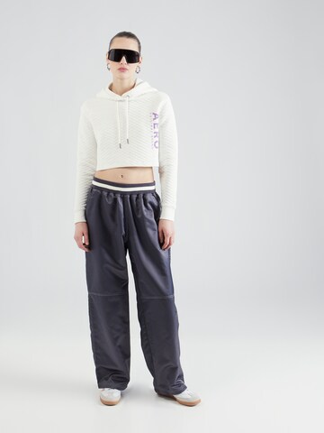 AÉROPOSTALE Sweatshirt in White