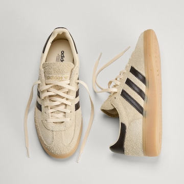 ADIDAS ORIGINALS - Sapatilhas baixas 'Handball Spezial' em bege