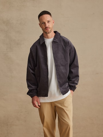 DAN FOX APPAREL Between-Season Jacket 'Batuhan' in Grey: front