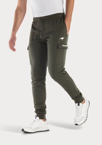 KangaROOS Tapered Cargo Pants in Green: front