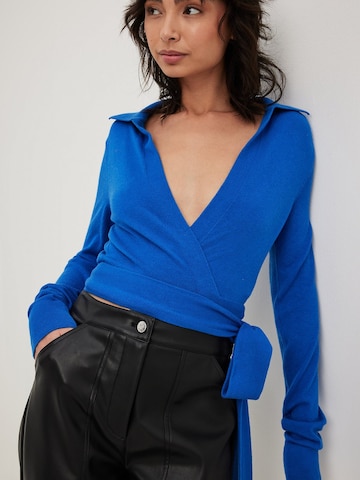 Pull-over NA-KD en bleu : devant