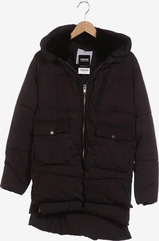 Embassy of Bricks and Logs Jacket & Coat in M in Black: front